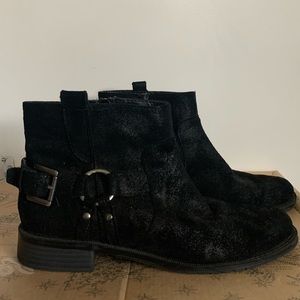 Aerosoles Women’s size 8.5 suede booties